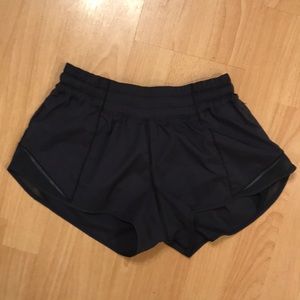 Lululemon Hotty Hot shorts dark blue